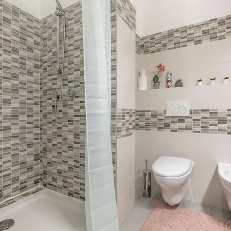 Spacious Three-bedroom In The Centre Apartament *