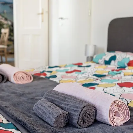 Spacious Three-bedroom In The Centre Apartament