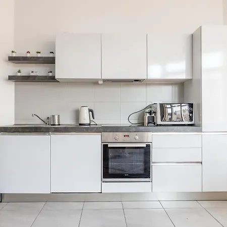 Spacious Three-bedroom In The Centre Apartament *