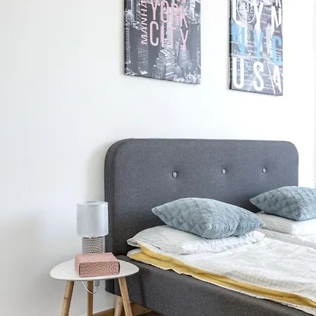 아파트 Spacious Three-bedroom In The Centre *