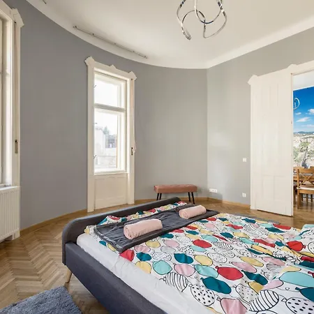 아파트 Spacious Three-bedroom In The Centre